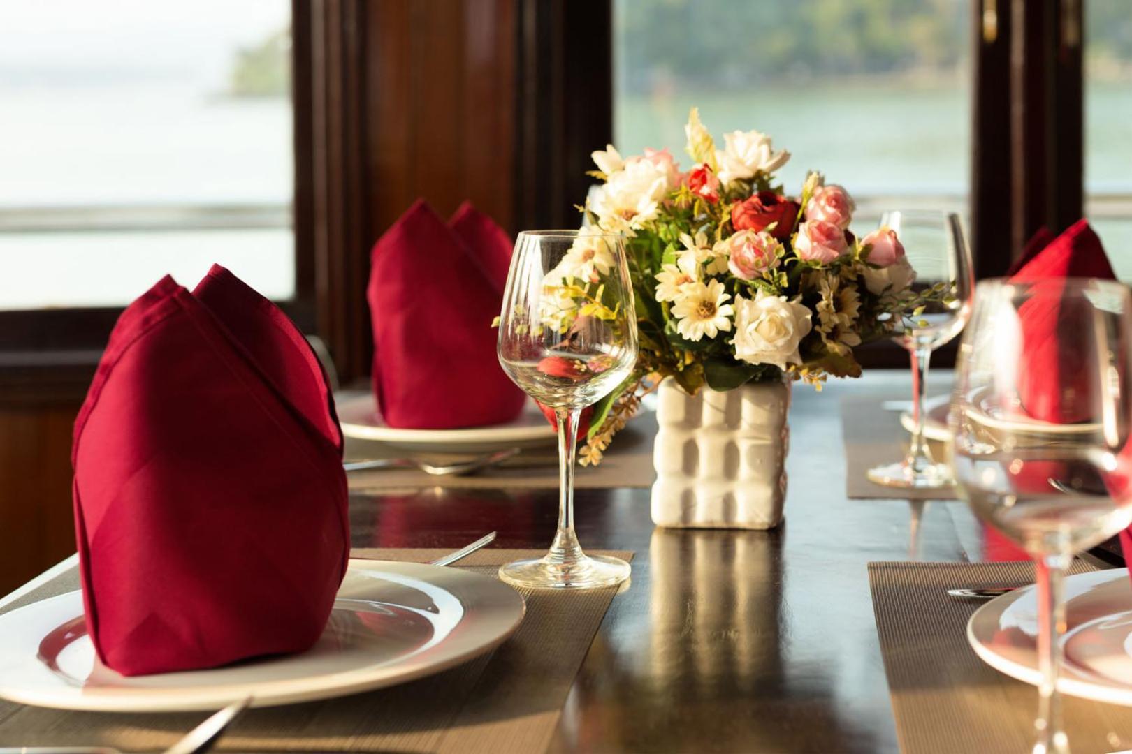 Cozy Bay Classic Cruise Ha Long Exterior foto