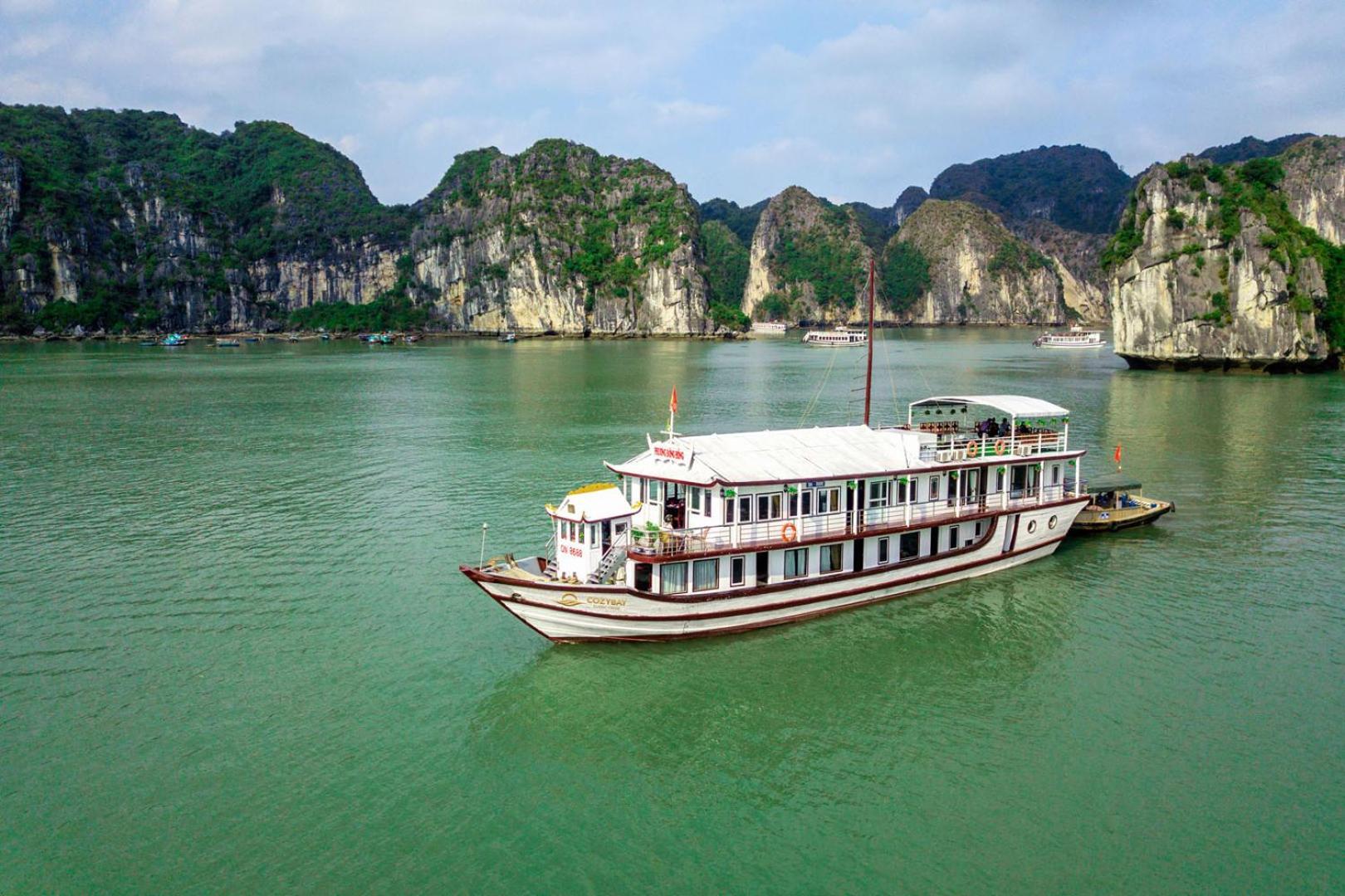 Cozy Bay Classic Cruise Ha Long Exterior foto