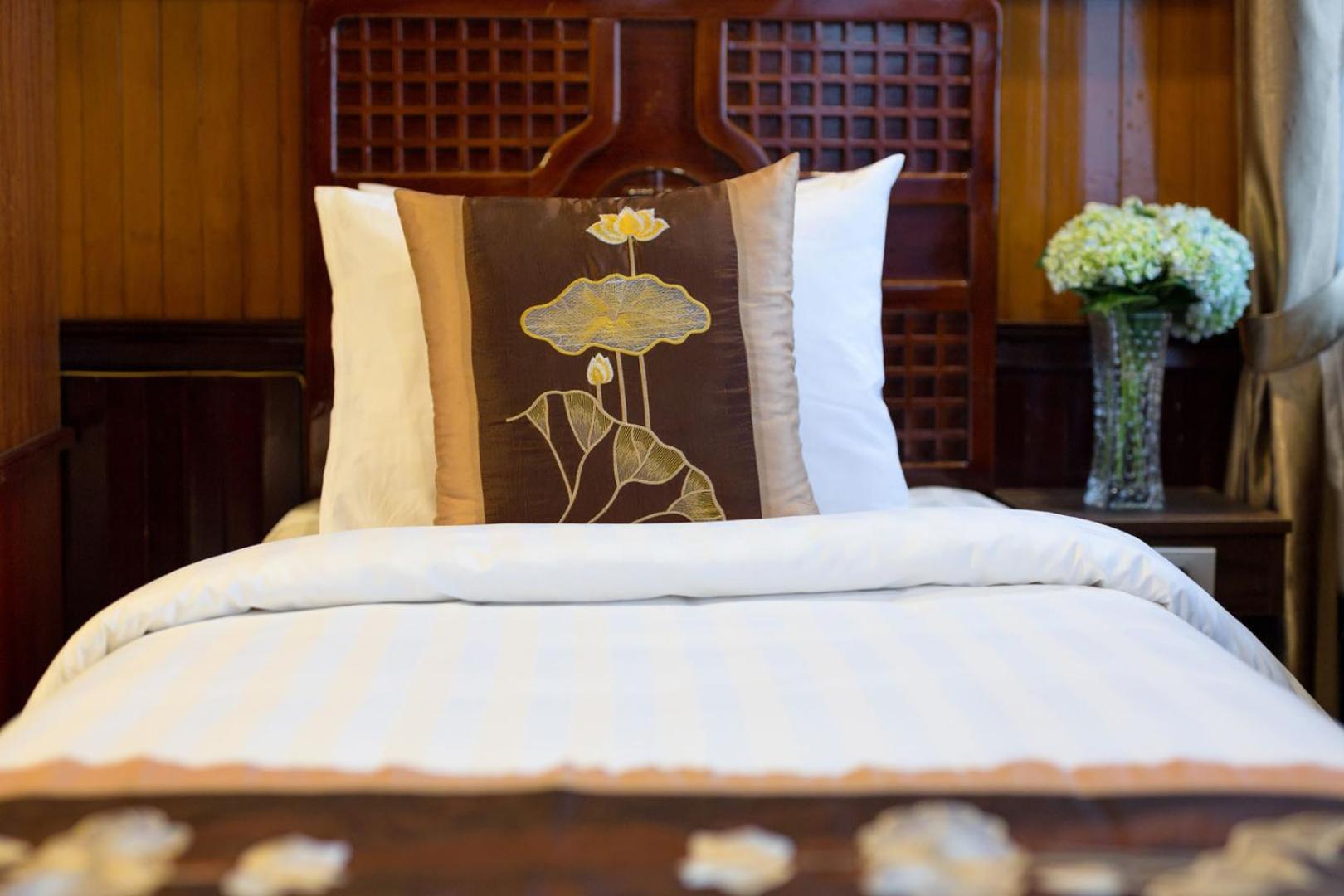 Cozy Bay Classic Cruise Ha Long Exterior foto