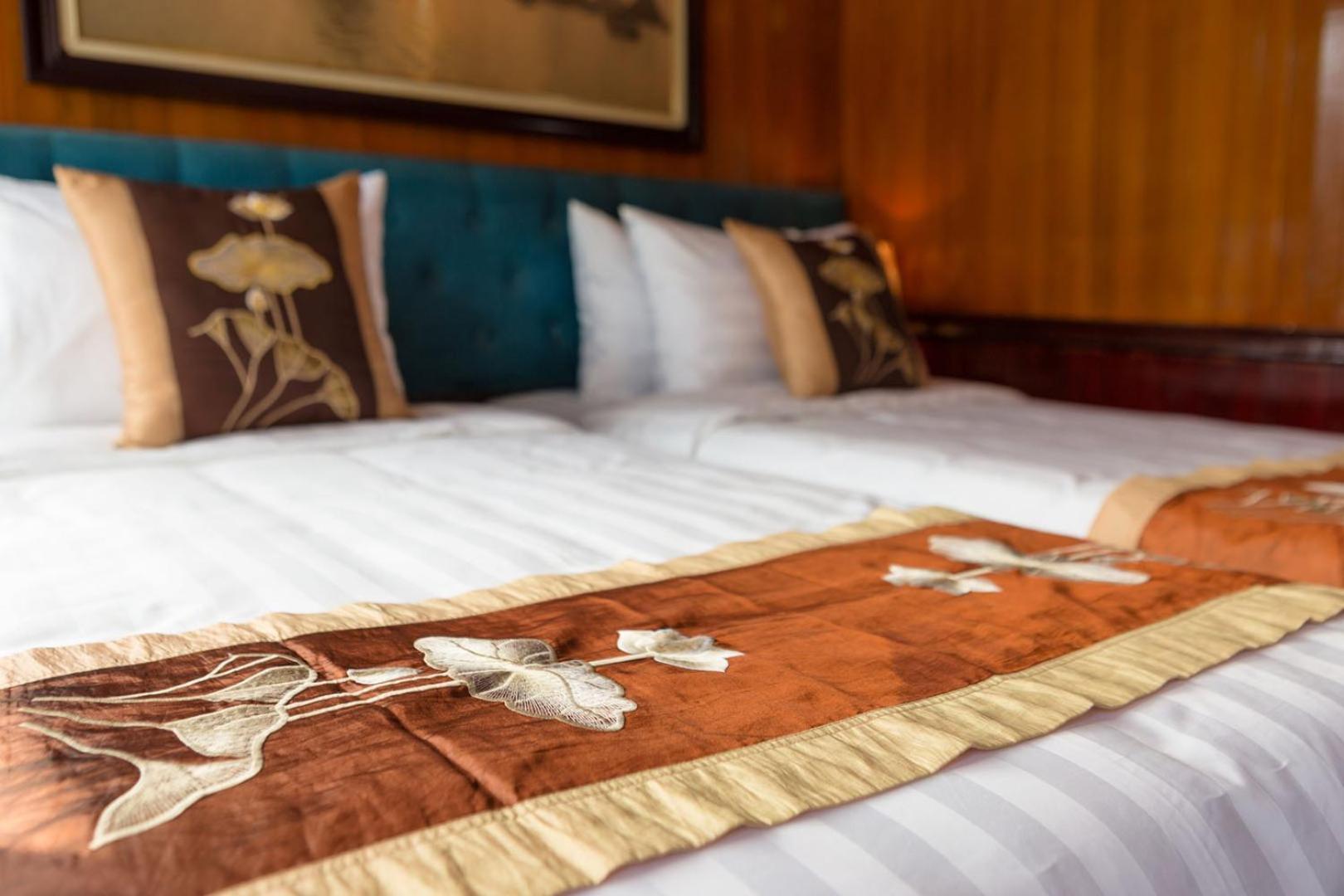 Cozy Bay Classic Cruise Ha Long Exterior foto