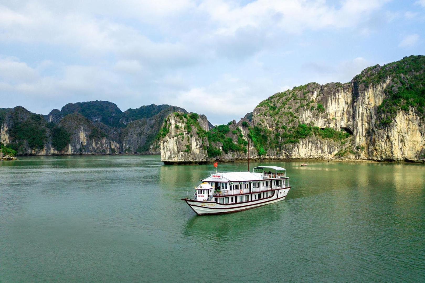 Cozy Bay Classic Cruise Ha Long Exterior foto