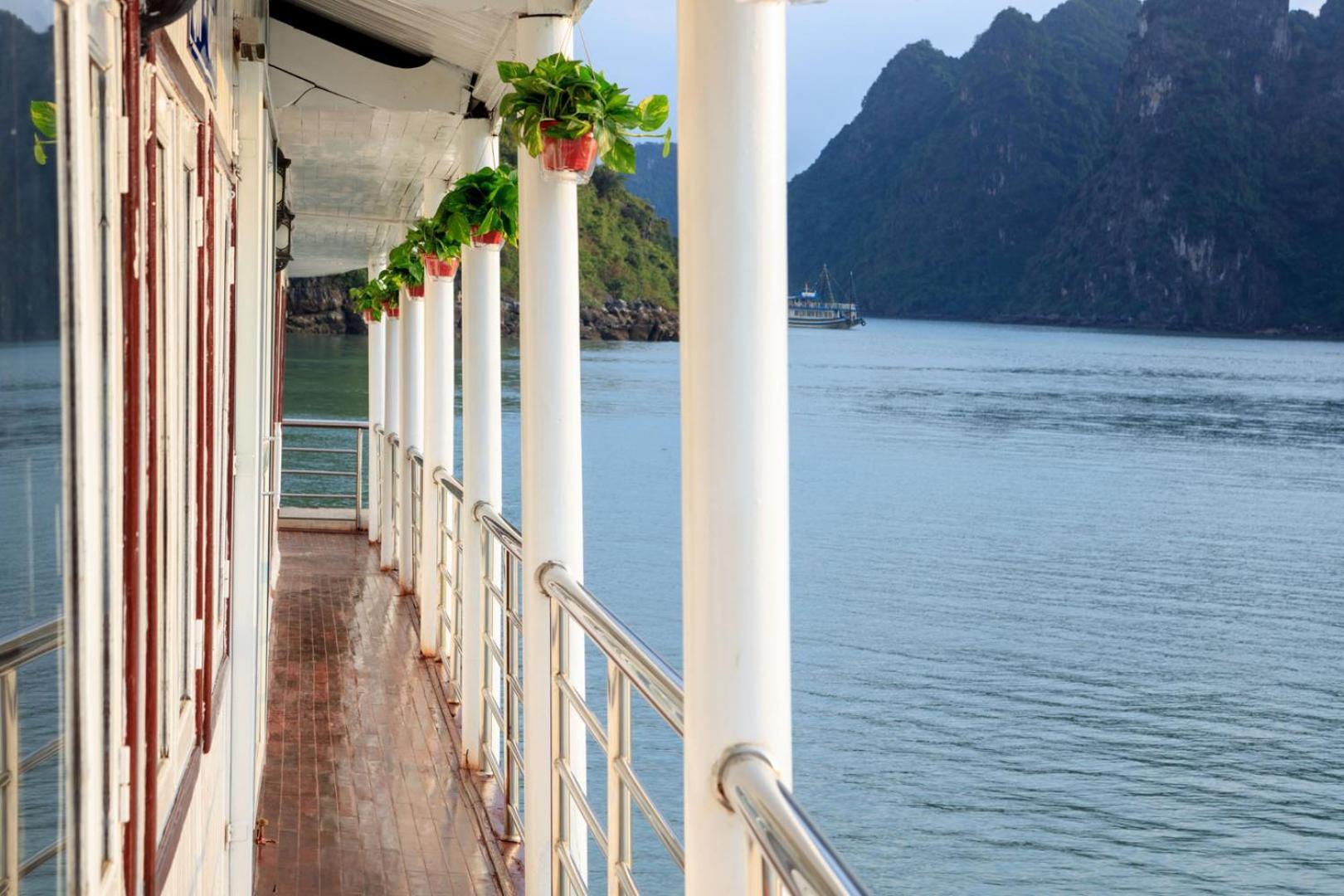 Cozy Bay Classic Cruise Ha Long Exterior foto