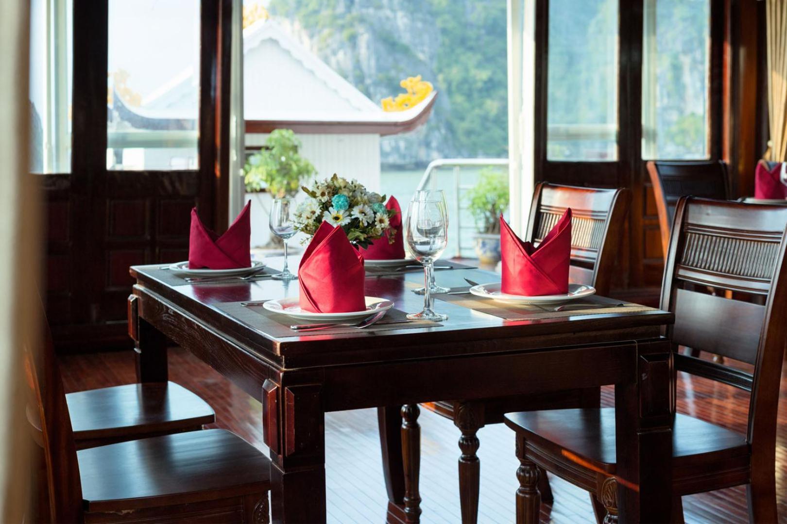 Cozy Bay Classic Cruise Ha Long Exterior foto