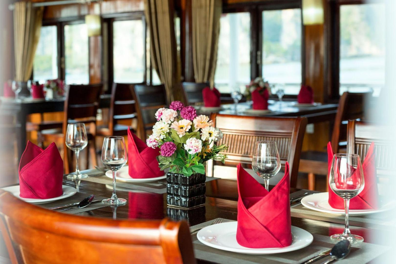 Cozy Bay Classic Cruise Ha Long Exterior foto