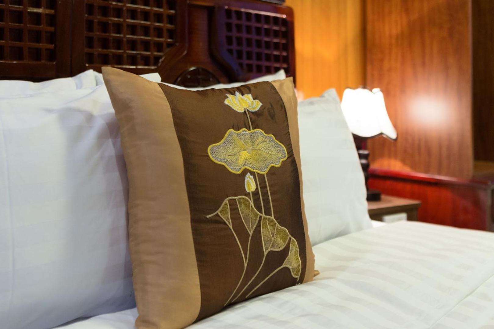 Cozy Bay Classic Cruise Ha Long Exterior foto