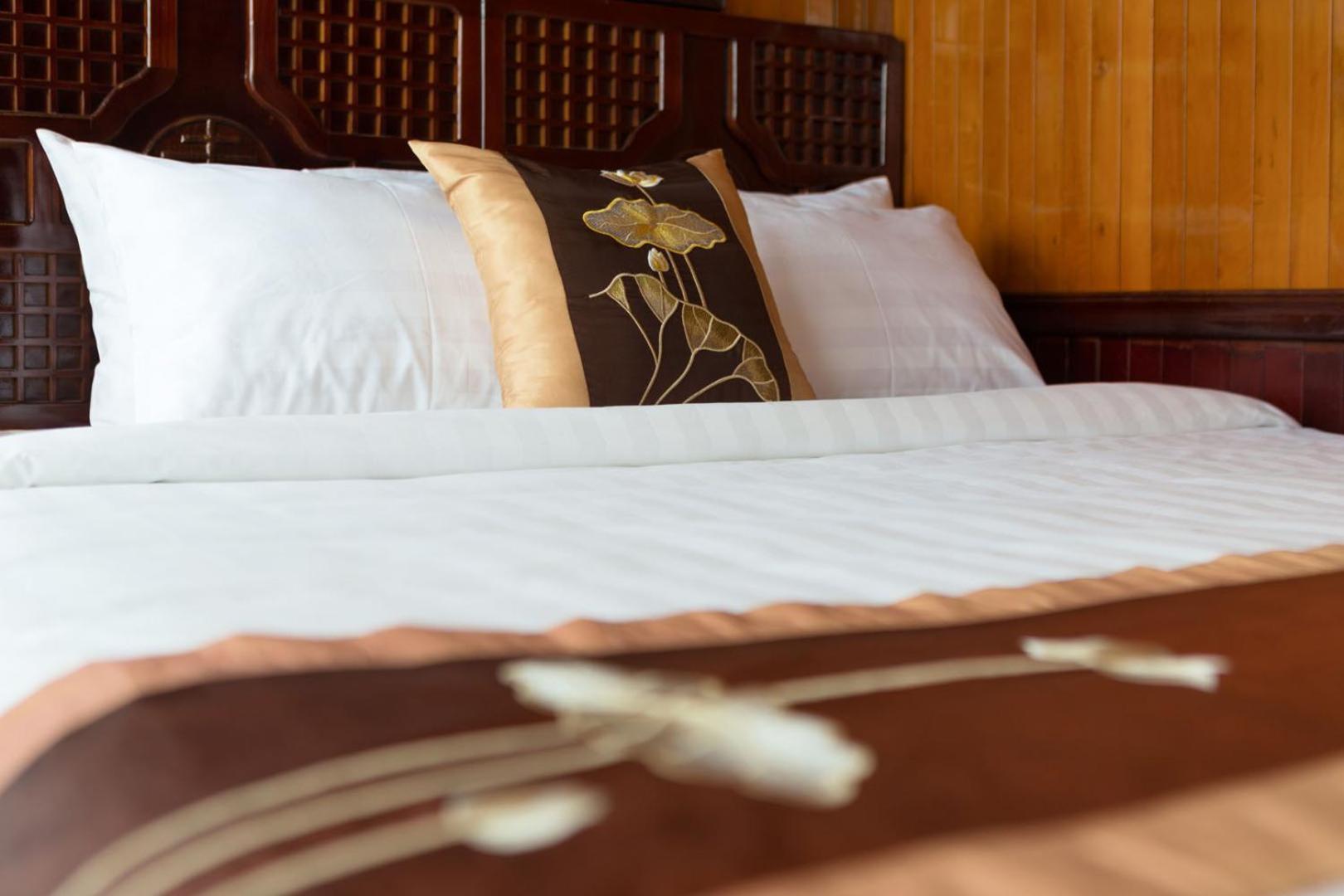 Cozy Bay Classic Cruise Ha Long Exterior foto