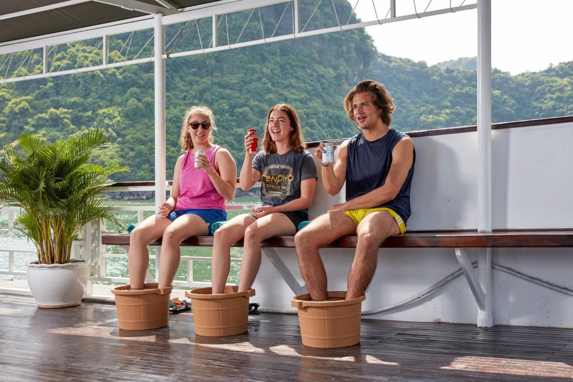 Cozy Bay Classic Cruise Ha Long Exterior foto